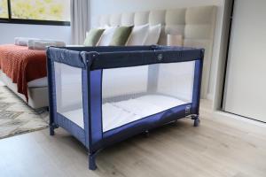 New 3 Bedroom Luxury Family Apartment - Airco, King Size Beds, Fully equipped kitchen, Balcony, Washingmachine, 2 bathrooms, Free parking, Fast Internet, 142m2