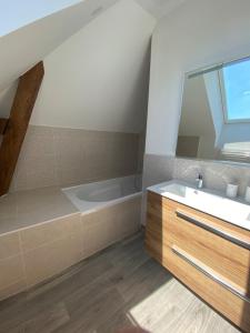 Maisons de vacances Gite 8-10 pers, 4 chambres, billard, jardin : photos des chambres