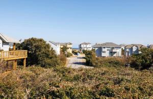 Downtown Duck Resort Perks Ocean Views & Hot Tub