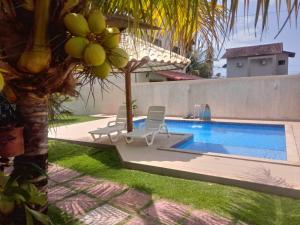 Casa de praia com piscina pra temporada em nova almeida - Fundão ES