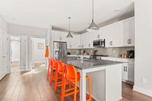 Large Marvel Themed 14ppl Spacious Townhome