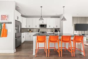 Large Marvel Themed 14ppl Spacious Townhome