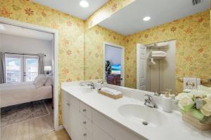 Penthouse Island Retreat―Your Perfect Weeklong Getaway