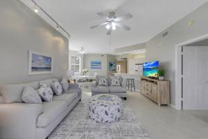 Bay Front Bliss and Short Stroll to the Beach