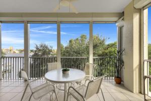 Bay Front Bliss and Short Stroll to the Beach