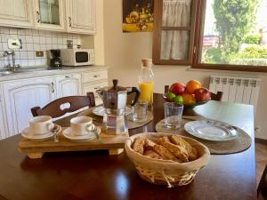 Vivi la Toscana con Piscina e Giardino