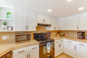 Lake Havasu Home - 2 Mi from Main Launch Ramp!