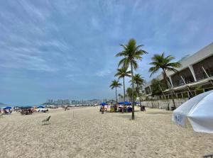 Lindo Studio Pitangueiras Guarujá 1 quadra Praia