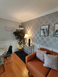 Gilford Stay Pool, Balcony, WiFi & Parking