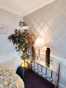 Gilford Stay Pool, Balcony, WiFi & Parking