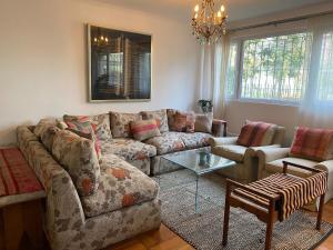 4B 2B steps away from costanera center