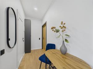 Bright and Cozy Old Town Studio