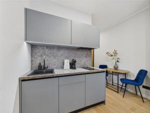 Bright and Cozy Old Town Studio