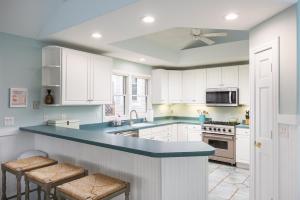 New Listing Semi Ocean Front with Pool & Hot Tub