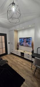 Apartament Burgund 2 pokojowy z ogródkiem lub pokoje ze wspólną kuchnią i łazienką