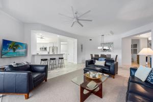 Your perfect home away from home in beautiful Naples Florida