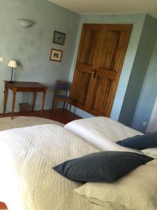 B&B / Chambres d'hotes Domaine la Carraire : Chambre Double ou Lits Jumeaux avec Salle de Bains