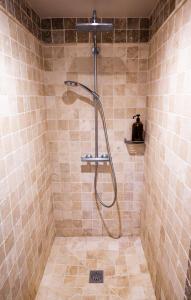 B&B / Chambres d'hotes Le Domaine Sainte Raffine, piscine, charme et insolite : photos des chambres