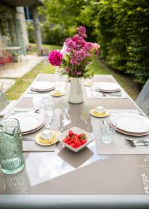 B&B / Chambres d'hotes Le Domaine Sainte Raffine, piscine, charme et insolite : photos des chambres