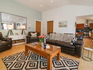 Maritime Mews, 6 The Oakleys