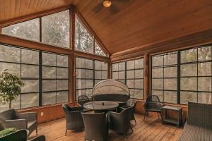 5-Bedroom Getaway with Sauna, BBQ, and Game Room