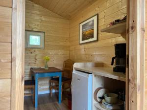 Marika Puhkeküla - Metsanurga Öömaja "shared bathroom"