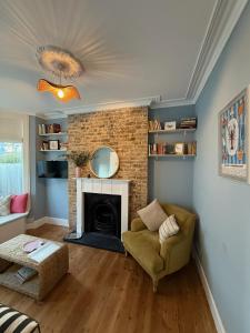 Stylish Seaside Home with Garden 2 minutes to Beach