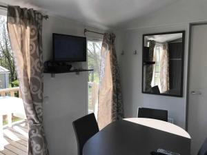 Campings Camping 3 etoiles - Piscine - ccbaeei : photos des chambres