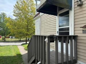2nd Floor suite, close to ISU, Mill, & downtown