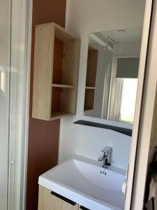 Campings Camping 3 etoiles - Piscine - eeeddg : photos des chambres
