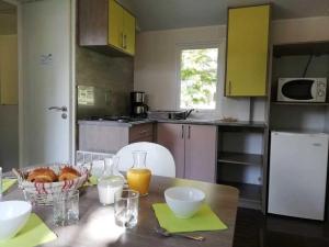 Campings Camping - Piscine - ccbaieb : photos des chambres