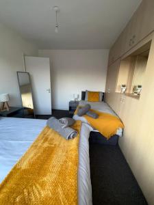 Cosy 3BR Home with Free Parking & Wi-Fi