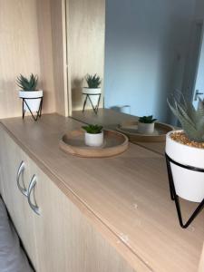 Cosy 3BR Home with Free Parking & Wi-Fi