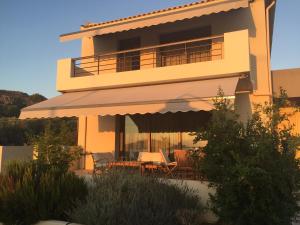 Contemporary, spacious boutique beach house