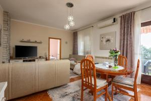 Kostrena Apartment Maja Few Mt From Sea- Happy Rentals