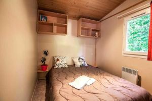 Campings Camping - Piscine - ccbaifd : photos des chambres