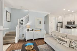 The Deckhouse by Seabrook Hospitality