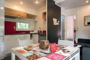 Campings Camping 5 etoiles - Piscine - ccbbeac : photos des chambres