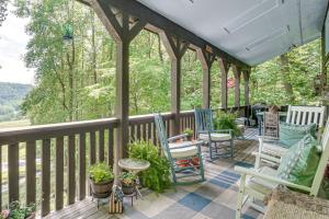 4 Mi to Lake Santeetlah Cabin with Deck and Views