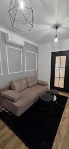 Apartament Burgund 2 pokojowy z ogródkiem lub pokoje ze wspólną kuchnią i łazienką