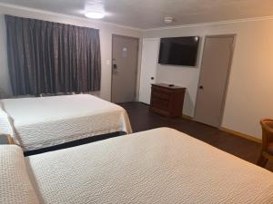Standard Double Room with Two Double Beds room in Farrington Inn - North Brunswick
