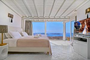 M11 - Seaview Villa - Luxury Villa with pools & views