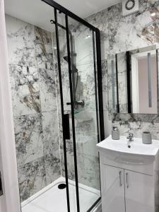 Modern Apartment Near Birmingham