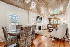 Casa las Flores - Stroll to Arts District from Cozy West Palm Cottage