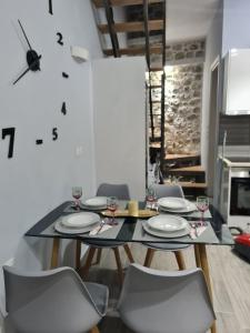 Amyrissa House