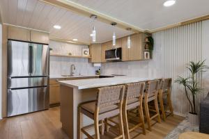 Luxurious Beachfront Condo