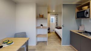 Campings Camping du Lac de Pouzauges a 15- du PuyduFou : photos des chambres