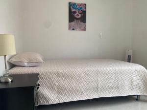 Apartamento renovado parque La Floresta, reserva minimo de 21 dias