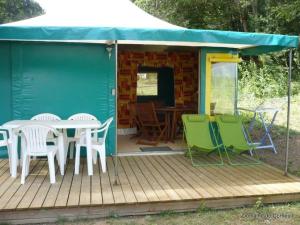 Campings Camping 3 etoiles - Parc aquatique - ccbbaia : photos des chambres