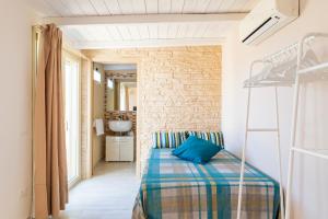 5 from the Sea, Modern Apartment with Terrace, BBQ and Sea View